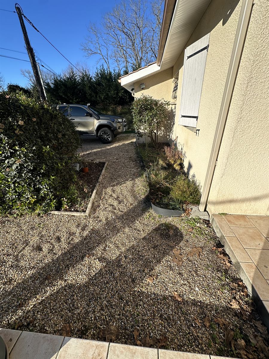 Allée non aménagée avant travaux