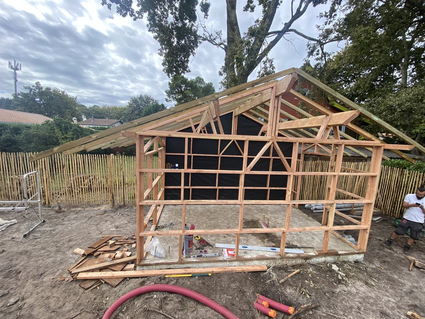 Emplacement avant la construction d'un cabanon de jardin