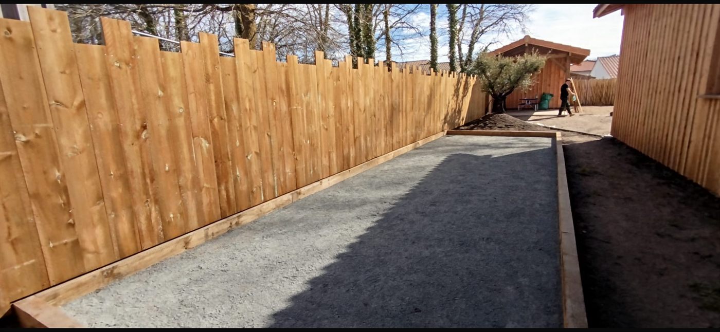 Terrain de pétanque aménagé dans le Médoc